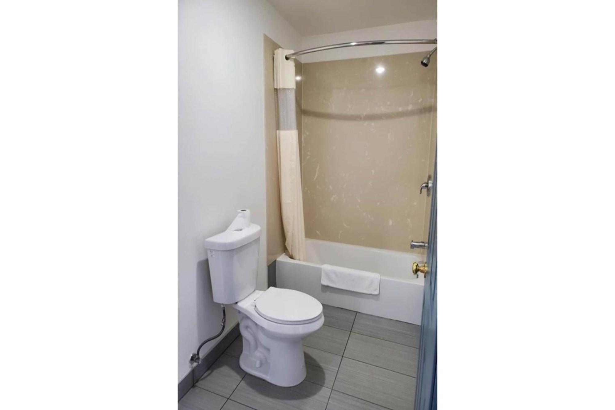 Premier Inn & Suites -Listing Partner Oakland Bagian luar foto
