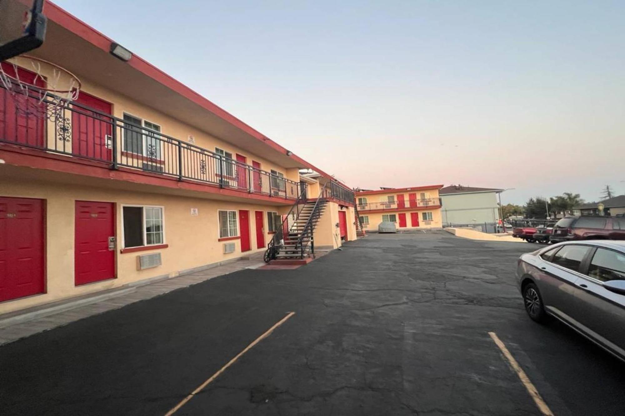 Premier Inn & Suites -Listing Partner Oakland Bagian luar foto