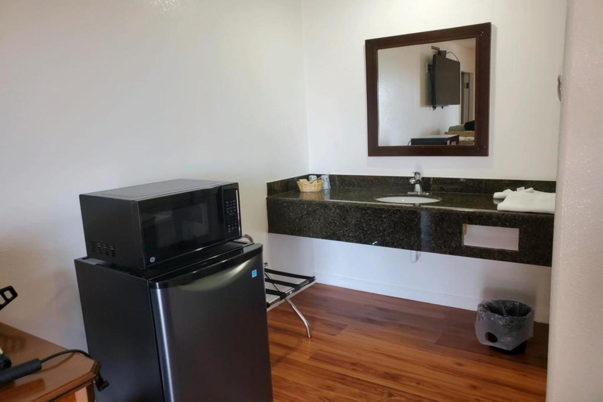 Premier Inn & Suites -Listing Partner Oakland Bagian luar foto