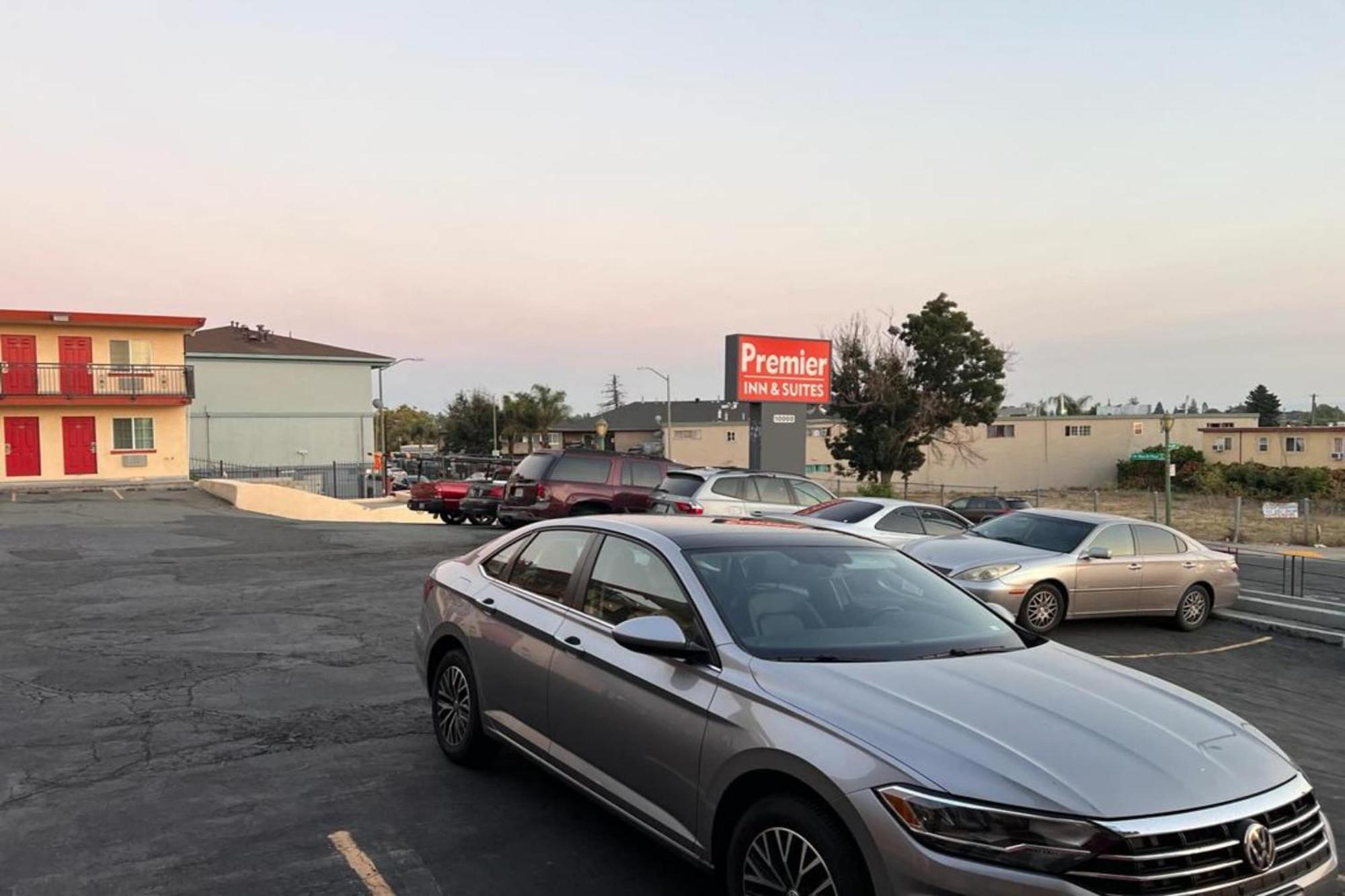 Premier Inn & Suites -Listing Partner Oakland Bagian luar foto