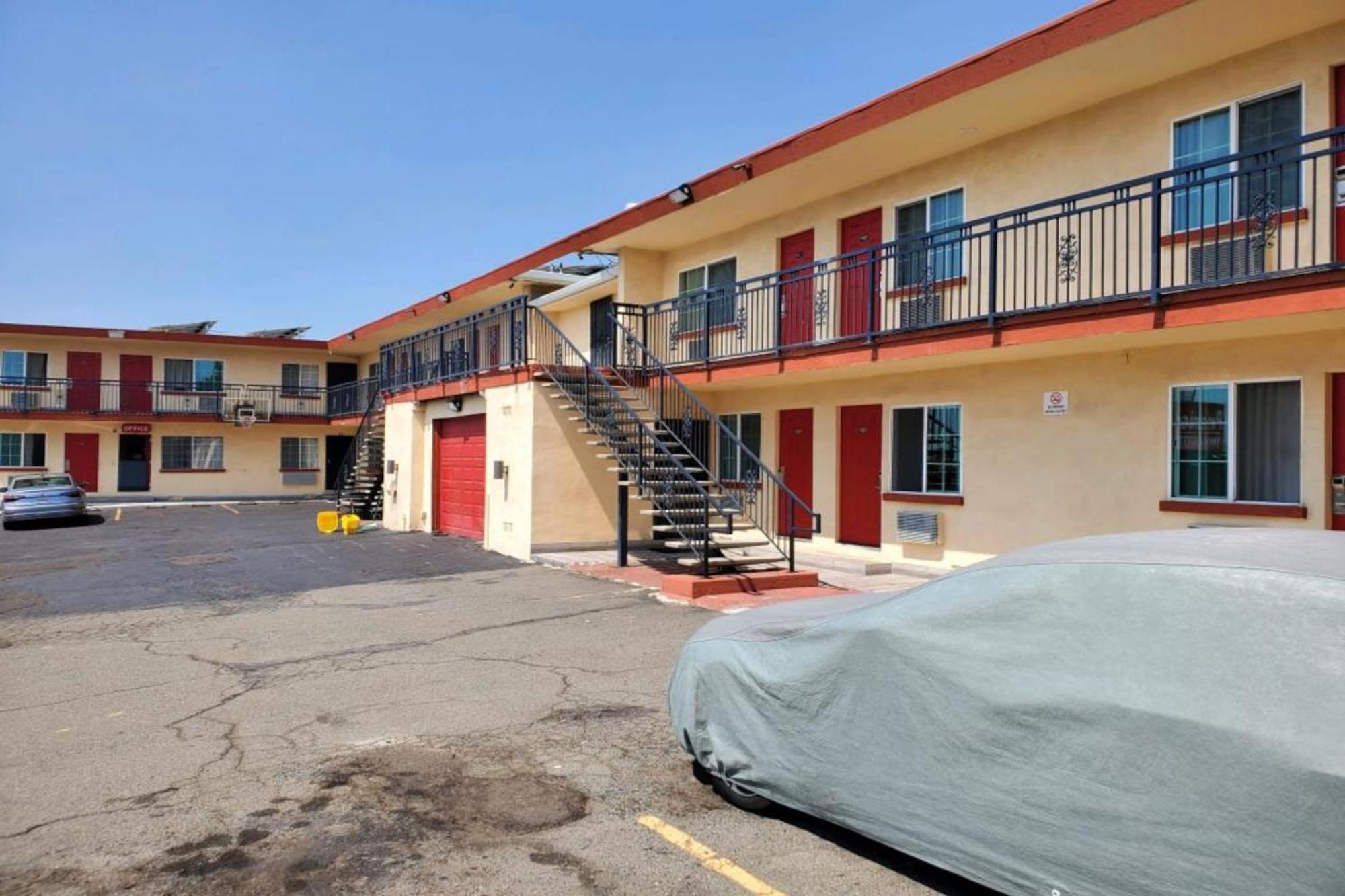 Premier Inn & Suites -Listing Partner Oakland Bagian luar foto