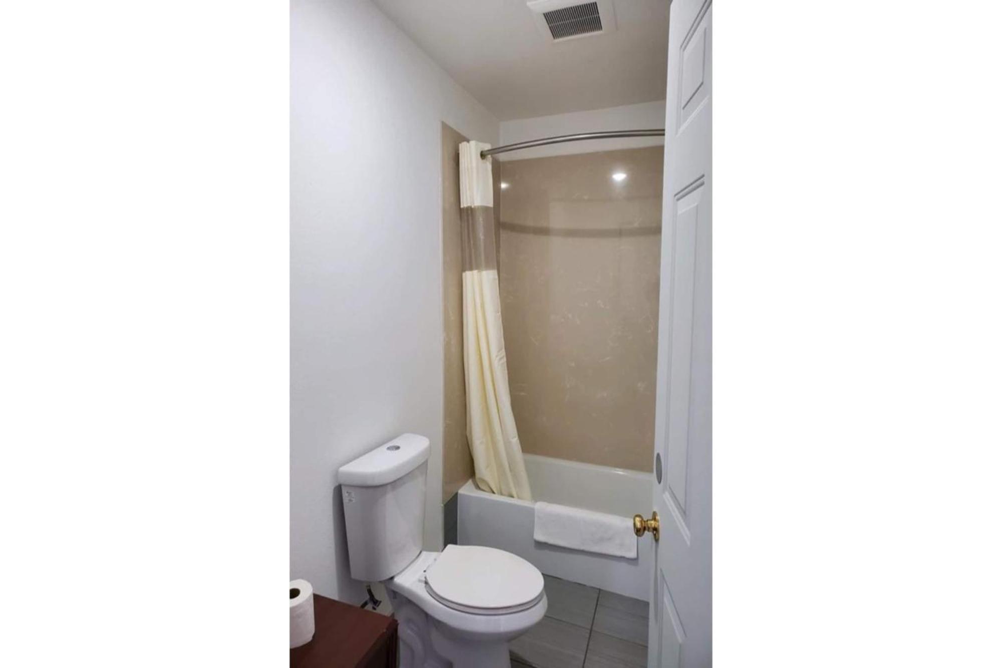 Premier Inn & Suites -Listing Partner Oakland Bagian luar foto